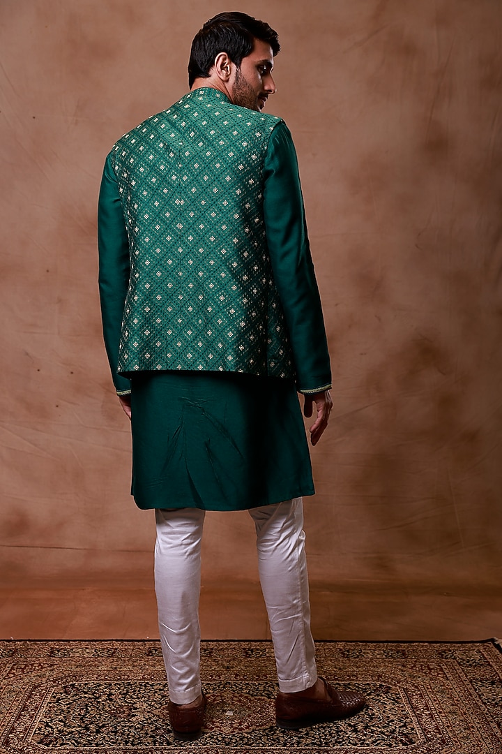 Green Raw Silk Hand Embroidered Bundi Set by Ritika Patel at Pernia's Pop Up Shop