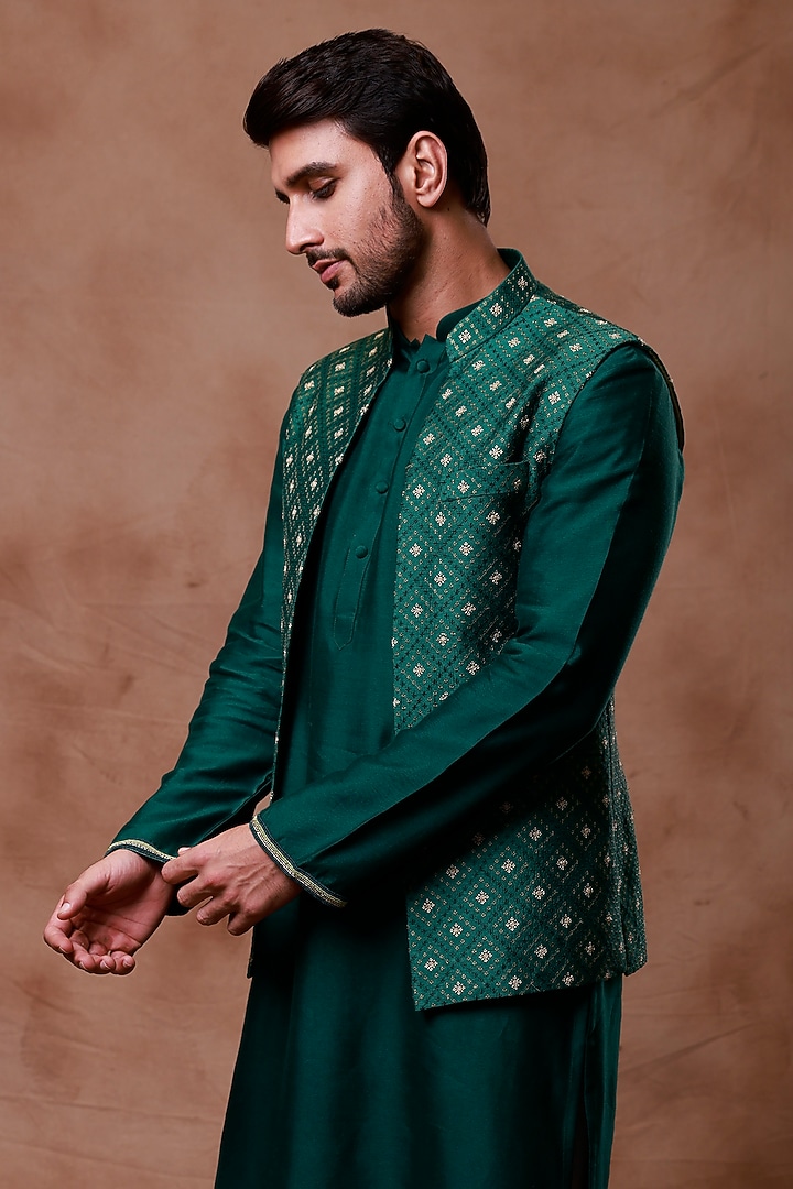 Green Raw Silk Hand Embroidered Bundi Set by Ritika Patel at Pernia's Pop Up Shop