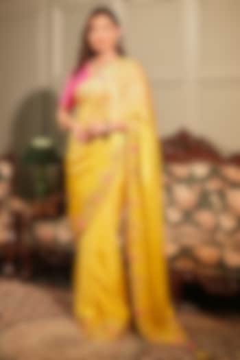 Lemon Yellow Crepe Satin EkTar Resham Embroidered Reception Saree Set by Ritu Surana at Pernia's Pop Up Shop