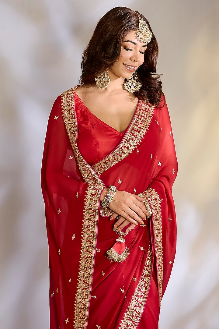 Red Georgette Dori Embroidered Reception Saree Set by Ritu Surana at Pernia's Pop Up Shop