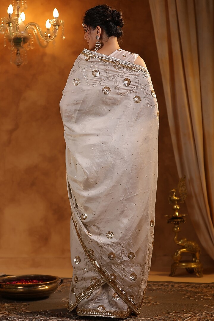 Off-White Katan Silk Tissue Sequins Embroidered Reception Saree Set by Ritu Surana at Pernia's Pop Up Shop
