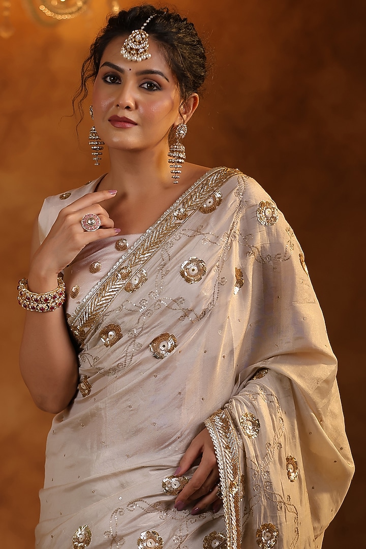Off-White Katan Silk Tissue Sequins Embroidered Reception Saree Set by Ritu Surana at Pernia's Pop Up Shop