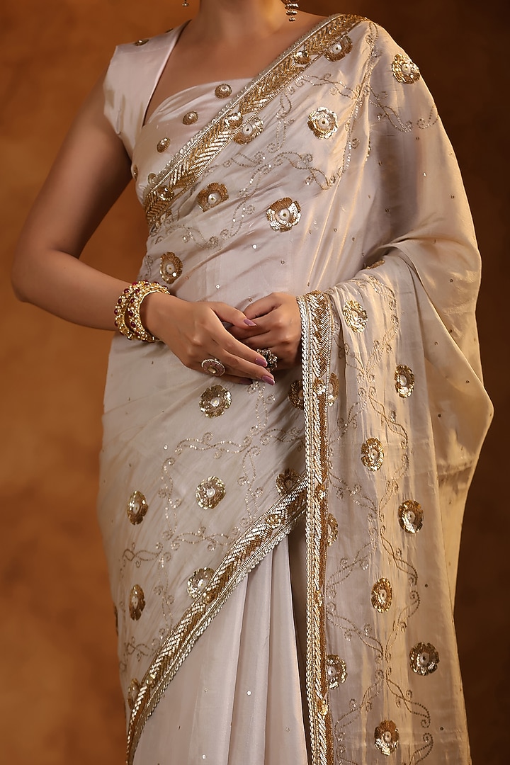 Off-White Katan Silk Tissue Sequins Embroidered Reception Saree Set by Ritu Surana at Pernia's Pop Up Shop