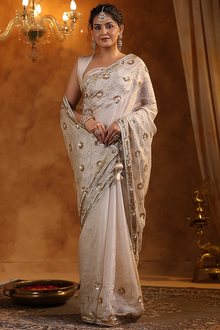 Off-White Katan Silk Tissue Sequins Embroidered Reception Saree Set by Ritu Surana at Pernia's Pop Up Shop