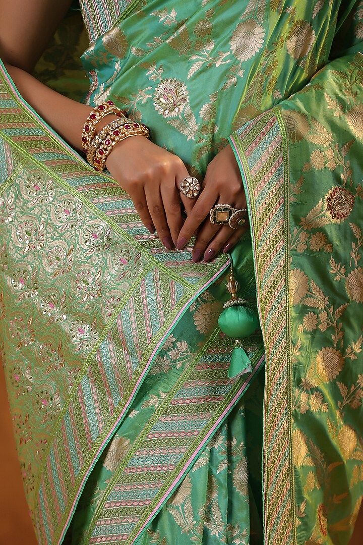 Green Banarasi Silk Resham Handwork Reception Saree Set by Ritu Surana at Pernia's Pop Up Shop