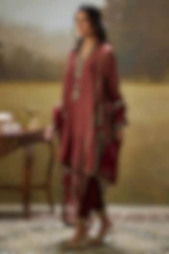 Maroon Tissue Embroidered Kurta Set by Rouble Vohra D at Pernia's Pop Up Shop