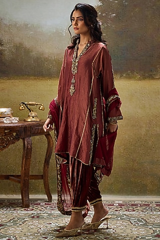 Maroon Tissue Embroidered Kurta Set by Rouble Vohra D