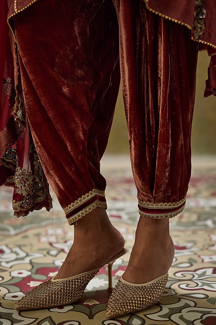 Maroon Tissue Embroidered Kurta Set by Rouble Vohra D at Pernia's Pop Up Shop