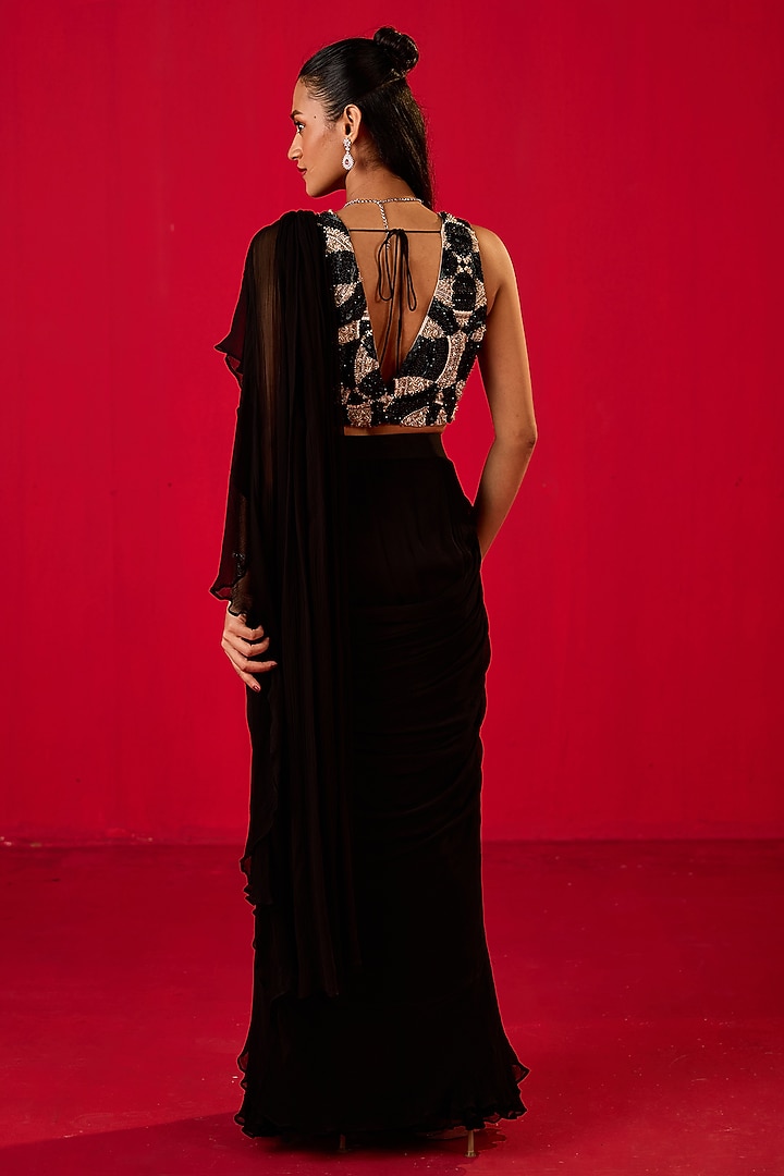 Black Crinkle Chiffon Draped Wedding Saree Set by Rouble Vohra D at Pernia's Pop Up Shop