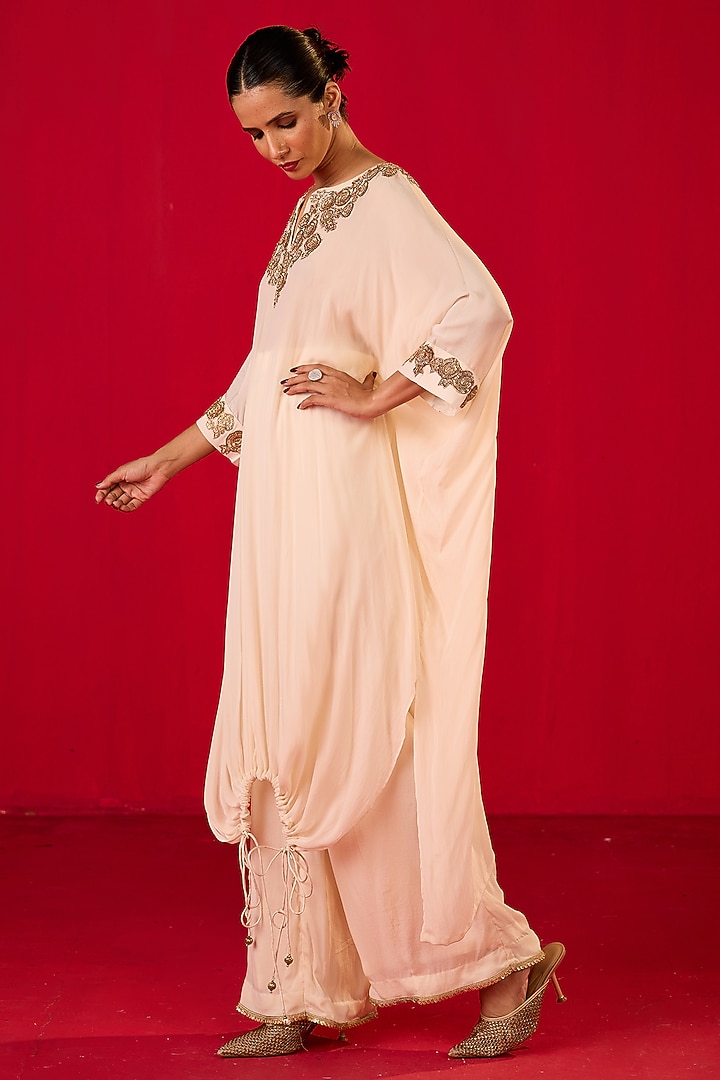 White Crepe Marori Embroidered Kurta Set by Rouble Vohra D at Pernia's Pop Up Shop