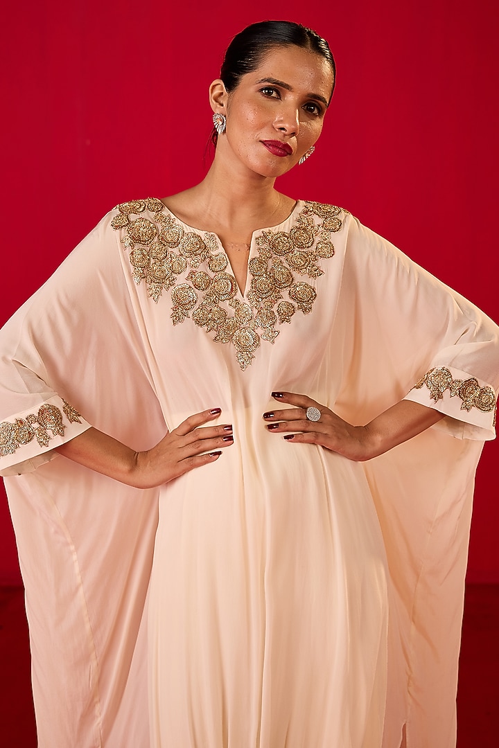 White Crepe Marori Embroidered Kurta Set by Rouble Vohra D at Pernia's Pop Up Shop