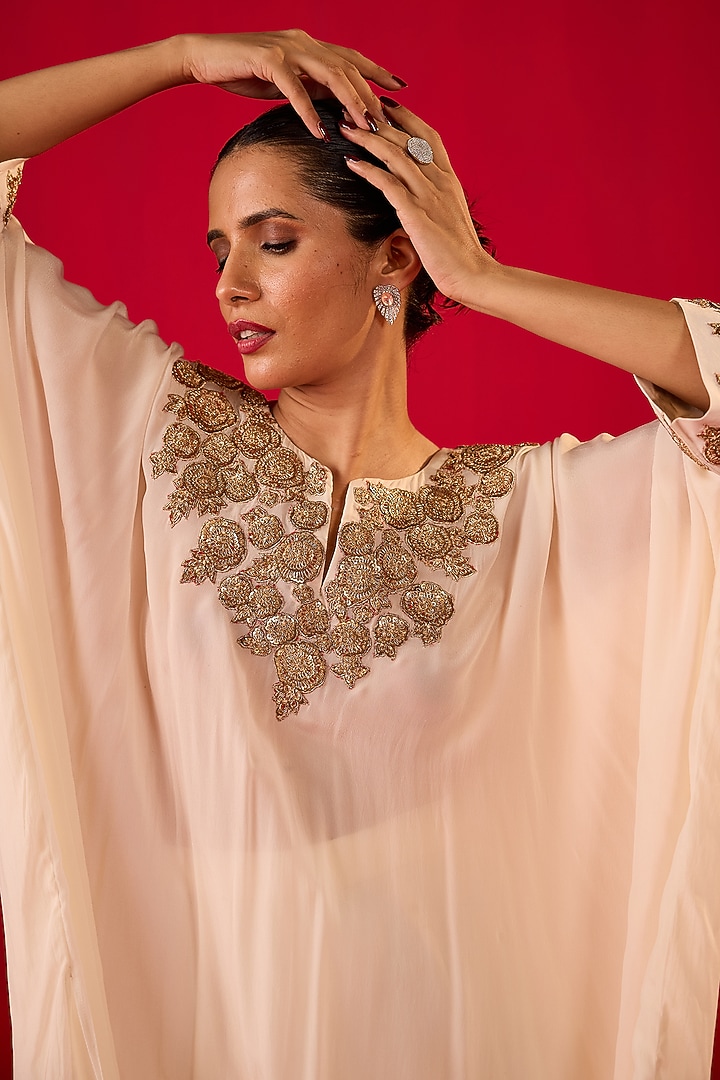 White Crepe Marori Embroidered Kurta Set by Rouble Vohra D at Pernia's Pop Up Shop