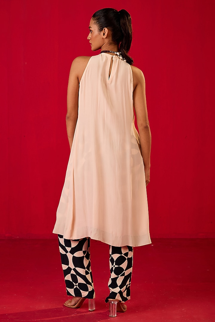 Black & White Crepe Sequin Embroidered Kurta Set by Rouble Vohra D at Pernia's Pop Up Shop