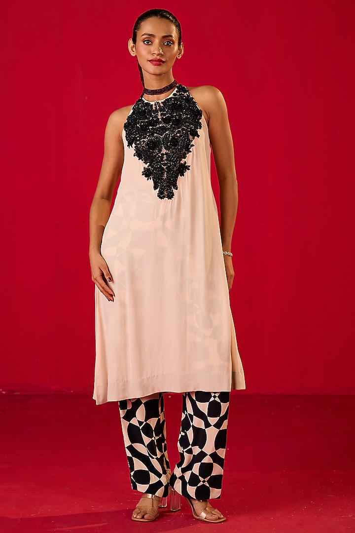 Black & White Crepe Sequin Embroidered Kurta Set by Rouble Vohra D at Pernia's Pop Up Shop