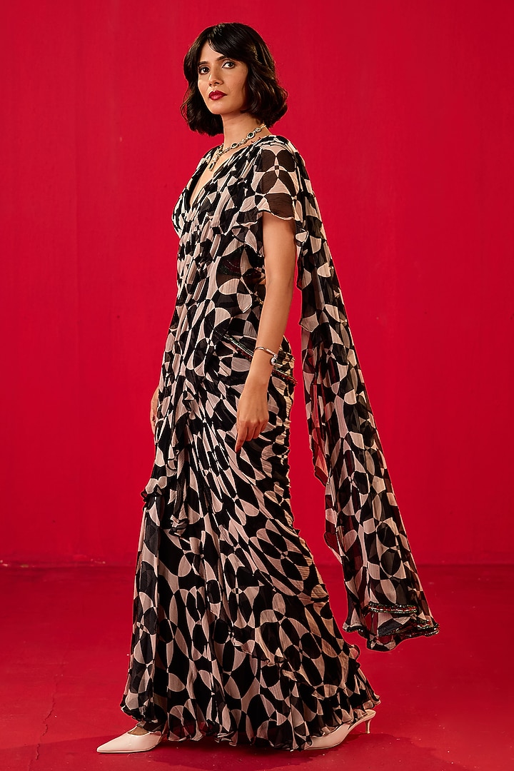Black & White Crinkle Chiffon Draped Wedding Saree Set by Rouble Vohra D at Pernia's Pop Up Shop