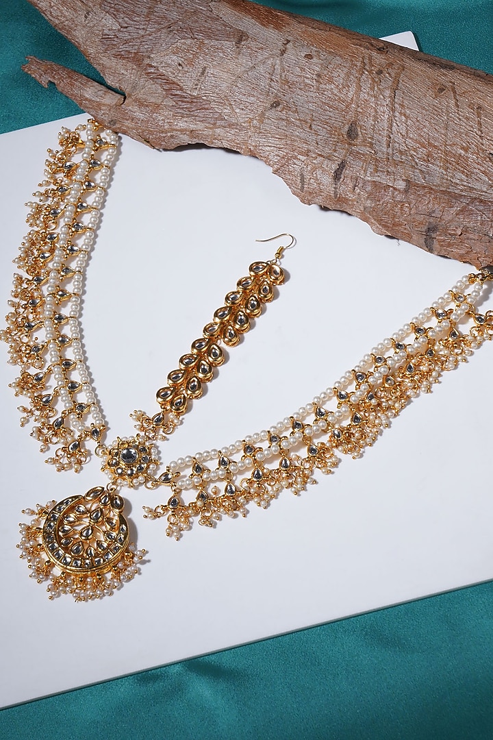 Gold Finish Kundan Polki Mathapatti by Ruby Raang at Pernia's Pop Up Shop