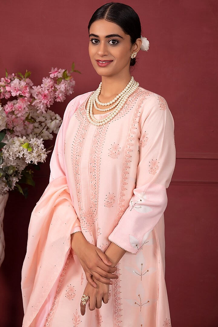 Peach Hand Embroidered Kurta Set by Ruh Clothing at Pernia's Pop Up Shop