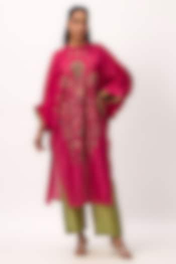 Hot Pink Chanderi Thread Embroidered Straight Kurta Set by Ruchi Marodia at Pernia's Pop Up Shop