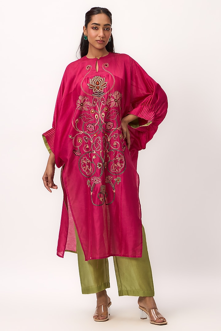 Hot Pink Chanderi Thread Embroidered Straight Kurta Set by Ruchi Marodia at Pernia's Pop Up Shop
