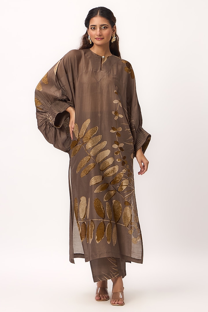Wood Brown Chanderi Handpainted Kurta Set by Ruchi Marodia at Pernia's Pop Up Shop