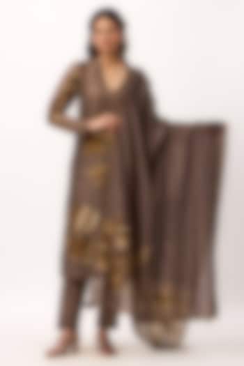 Wood Brown Chanderi Handpainted Kurta Set by Ruchi Marodia at Pernia's Pop Up Shop