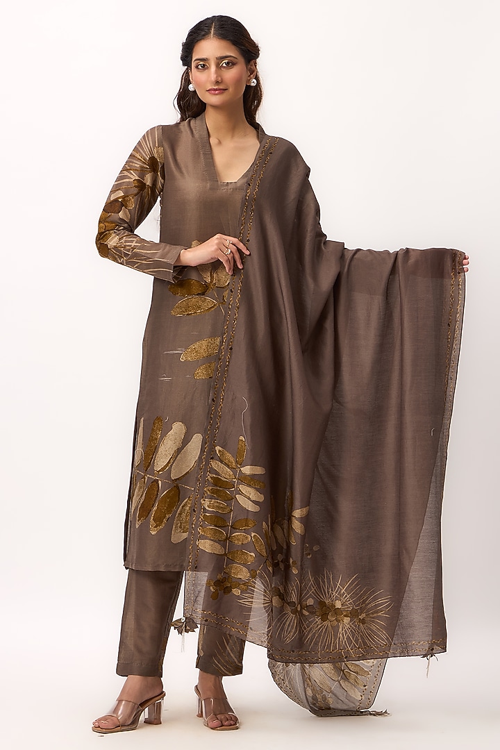 Wood Brown Chanderi Handpainted Kurta Set by Ruchi Marodia at Pernia's Pop Up Shop