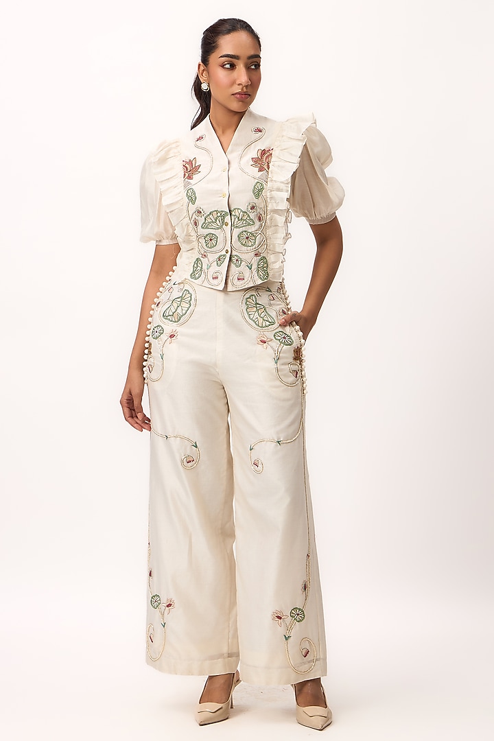 Off-White Chanderi Resham Embroidered Co-Ord Set by Ruchi Marodia at Pernia's Pop Up Shop