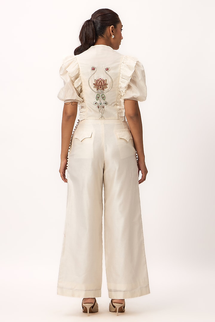 Off-White Chanderi Resham Embroidered Co-Ord Set by Ruchi Marodia at Pernia's Pop Up Shop
