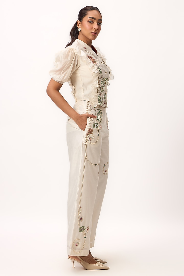 Off-White Chanderi Resham Embroidered Co-Ord Set by Ruchi Marodia at Pernia's Pop Up Shop