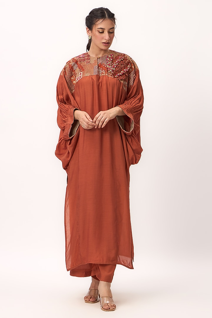 Burnt Orange Muslin Silk Resham Embroidered Straight Kurta Set by Ruchi Marodia at Pernia's Pop Up Shop