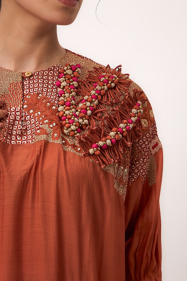 Burnt Orange Muslin Silk Resham Embroidered Straight Kurta Set by Ruchi Marodia at Pernia's Pop Up Shop