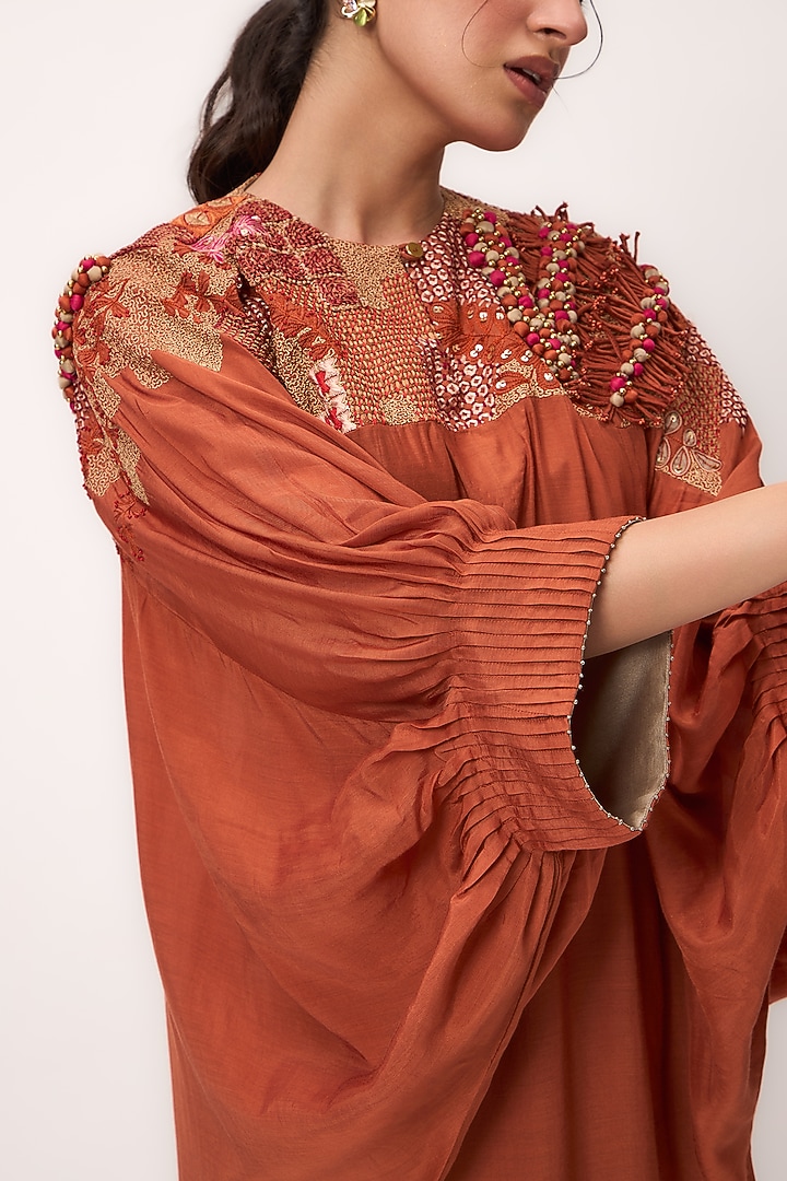 Burnt Orange Muslin Silk Resham Embroidered Straight Kurta Set by Ruchi Marodia at Pernia's Pop Up Shop