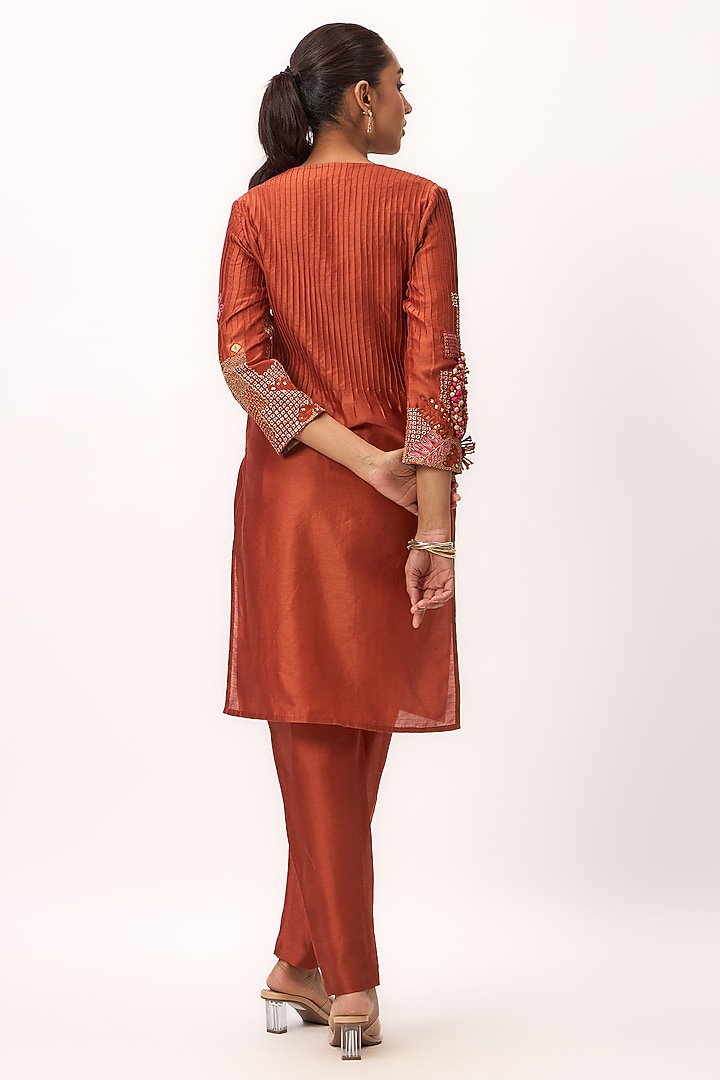 Burnt Orange Chanderi Aari Embroidered Straight Kurta Set by Ruchi Marodia at Pernia's Pop Up Shop