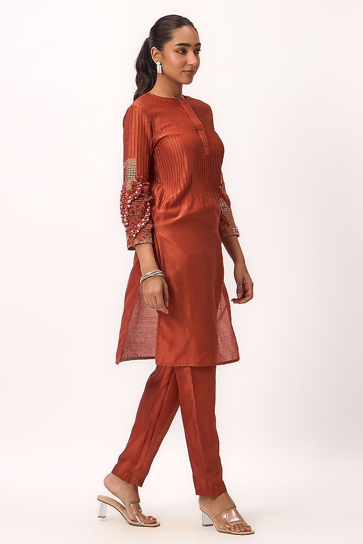 Burnt Orange Chanderi Aari Embroidered Straight Kurta Set by Ruchi Marodia at Pernia's Pop Up Shop
