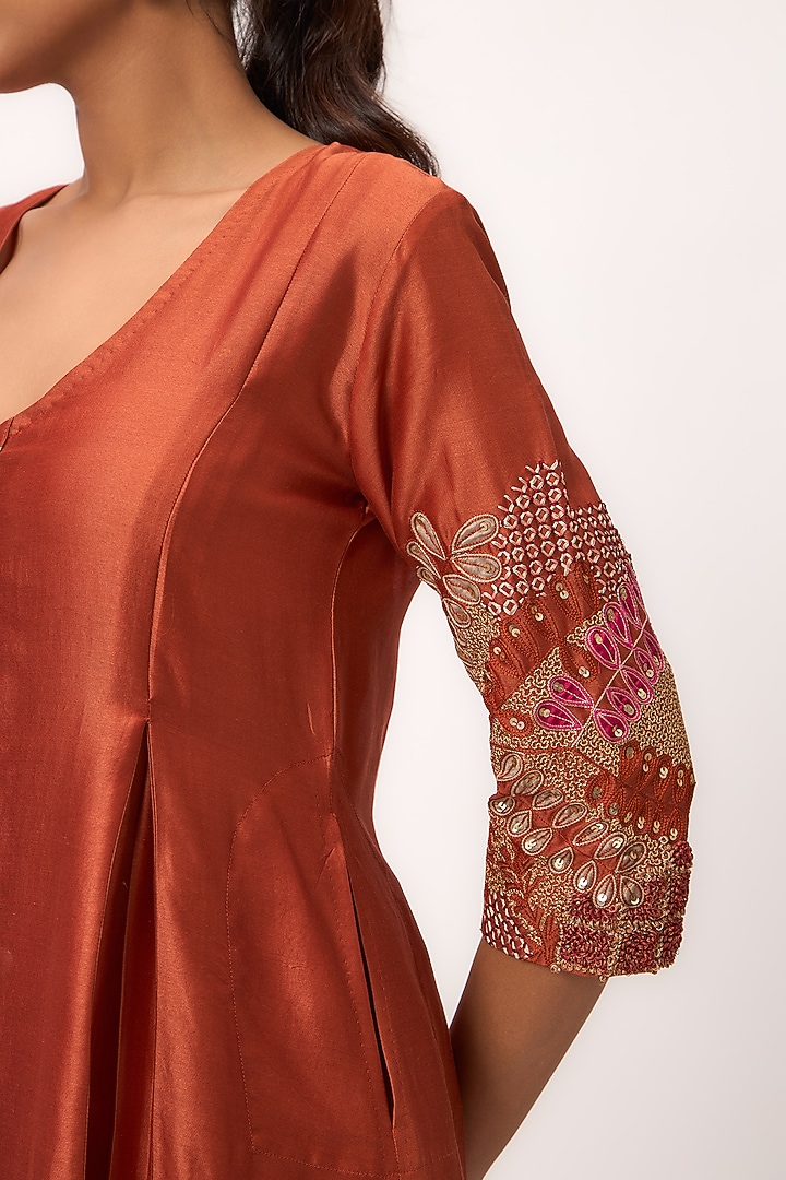 Burnt Orange Chanderi Aari Embroidered Kurta Set by Ruchi Marodia at Pernia's Pop Up Shop