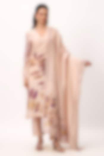 Baby Pink Chanderi Digital Printed Kurta Set by Ruchi Marodia at Pernia's Pop Up Shop