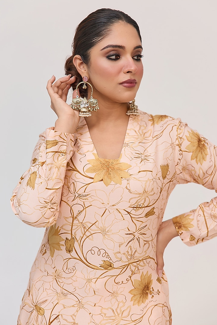 Peach Bamboo Cotton Floral Digital Printed Kurta Set by Ruchi Marodia at Pernia's Pop Up Shop