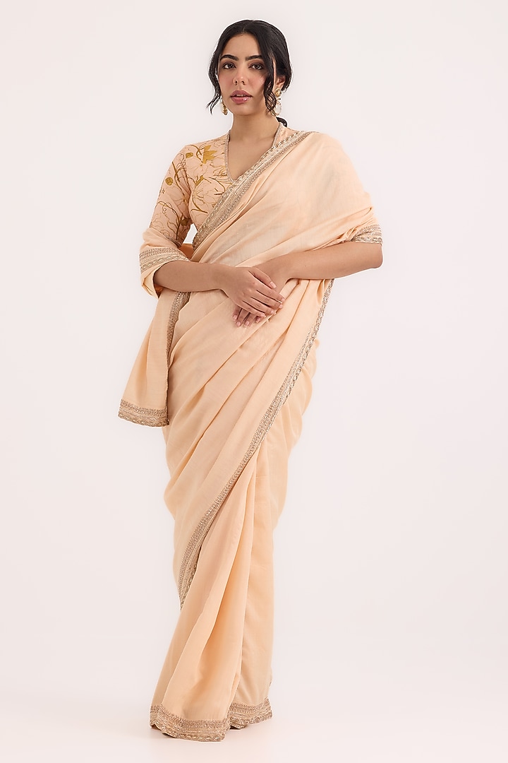 Peach Munga Silk Zardosi Hand Embroidered Wedding Saree Set by Ruchi Marodia at Pernia's Pop Up Shop