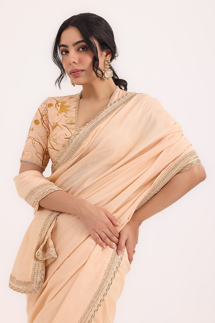 Peach Munga Silk Zardosi Hand Embroidered Wedding Saree Set by Ruchi Marodia at Pernia's Pop Up Shop