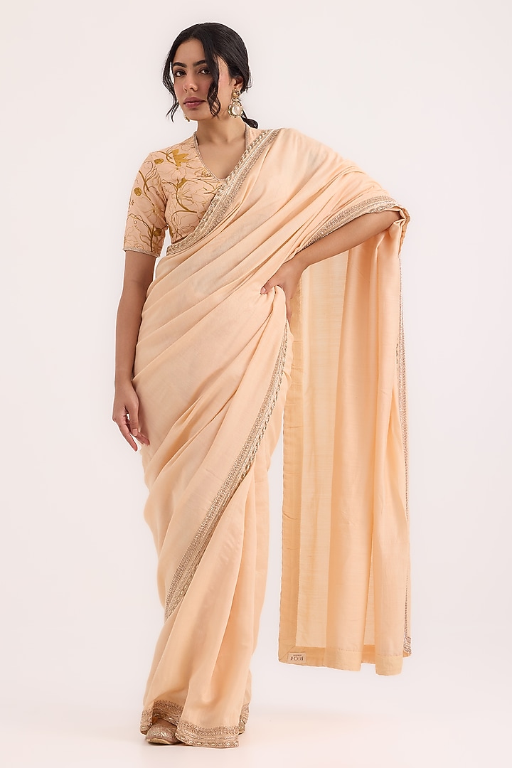 Peach Munga Silk Zardosi Hand Embroidered Wedding Saree Set by Ruchi Marodia at Pernia's Pop Up Shop
