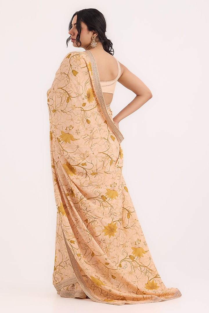 Peach Munga Silk Digital Printed & Zardosi Hand Embroidered Wedding Saree Set by Ruchi Marodia at Pernia's Pop Up Shop