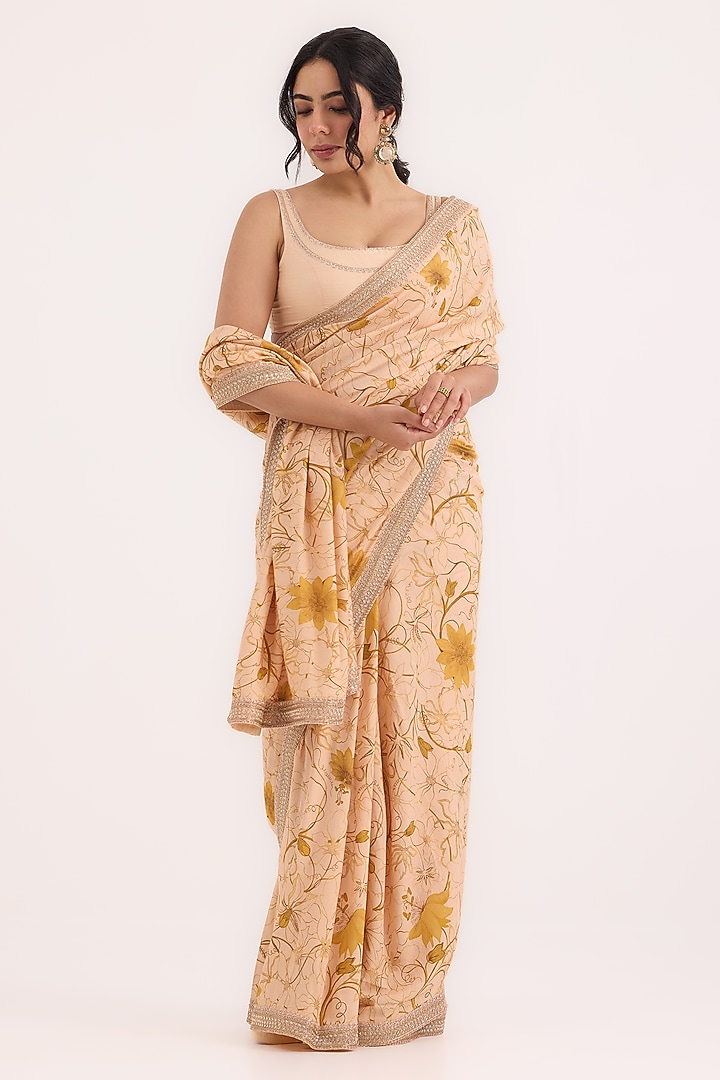 Peach Munga Silk Digital Printed & Zardosi Hand Embroidered Wedding Saree Set by Ruchi Marodia at Pernia's Pop Up Shop