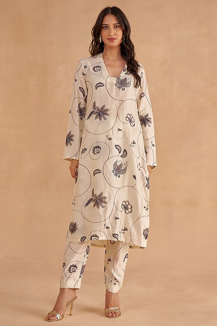 White & Black Soft Silk Digital Printed Kurta Set by Ruchi Marodia at Pernia's Pop Up Shop