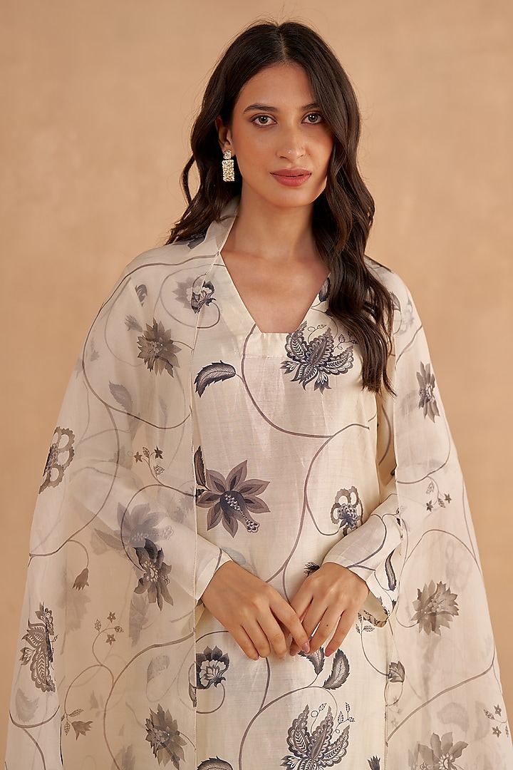 White & Black Soft Silk Digital Printed Kurta Set by Ruchi Marodia at Pernia's Pop Up Shop