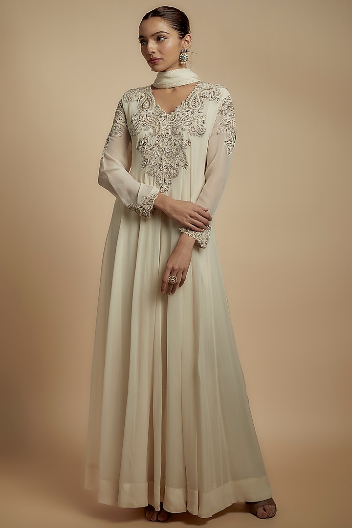 Ivory Georgette Resham Embroidered Anarkali Set by Mrunalini Rao at Pernia's Pop Up Shop