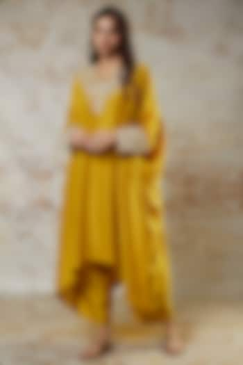 Mustard Silk Zardosi Embroidered Kurta Set by Mrunalini Rao at Pernia's Pop Up Shop