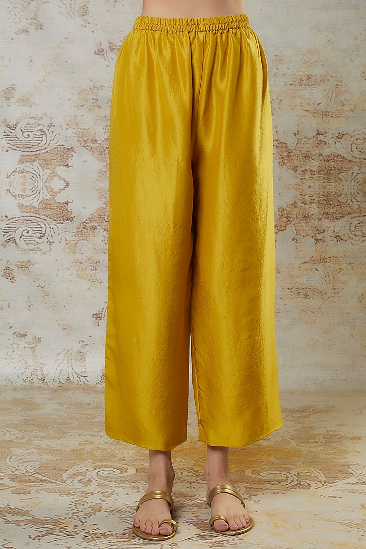 Mustard Silk Zardosi Embroidered Kurta Set by Mrunalini Rao at Pernia's Pop Up Shop