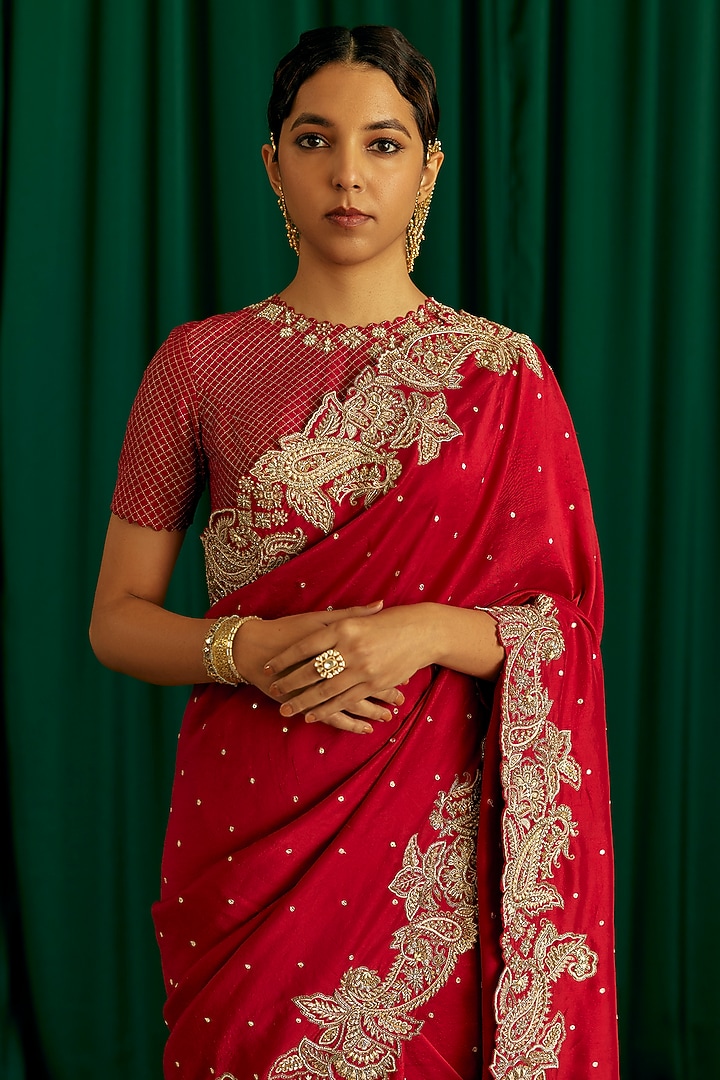 Red Pure Silk Resham & Zardosi Hand Embroidered Bridal Saree Set by Mrunalini Rao at Pernia's Pop Up Shop
