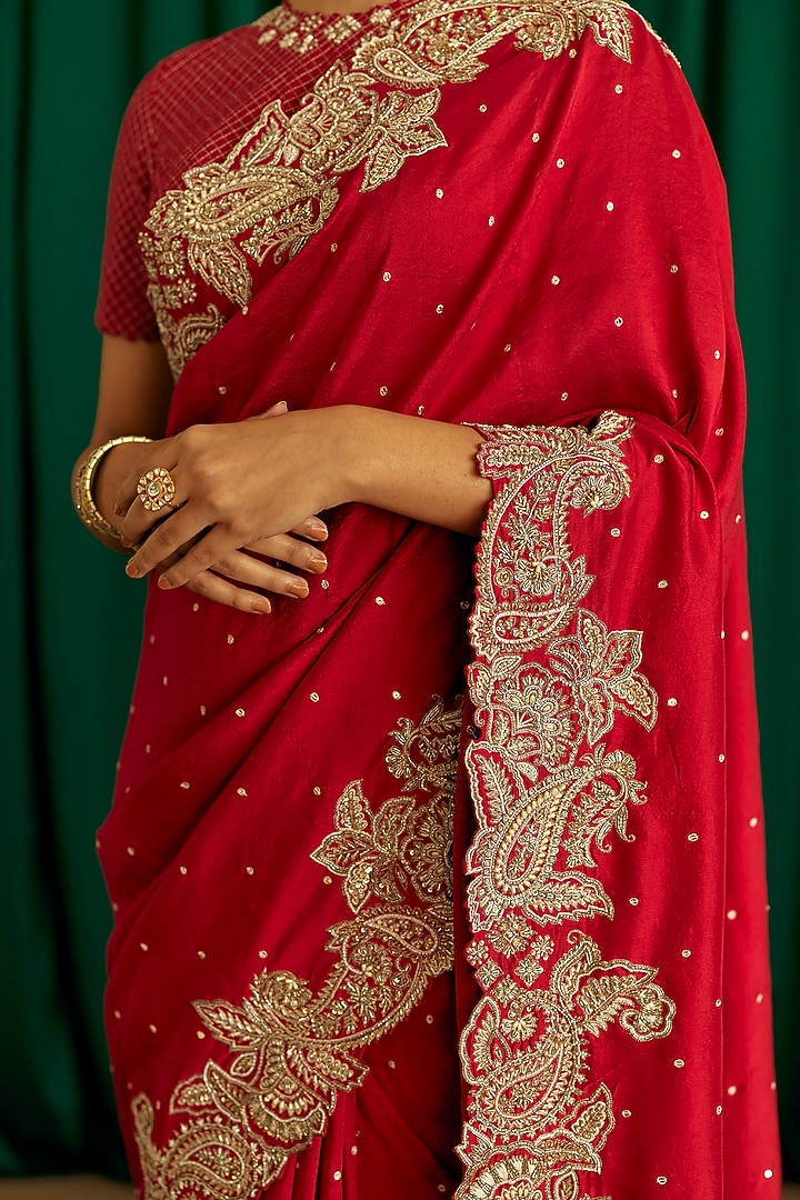 Red Pure Silk Resham & Zardosi Hand Embroidered Bridal Saree Set by Mrunalini Rao at Pernia's Pop Up Shop