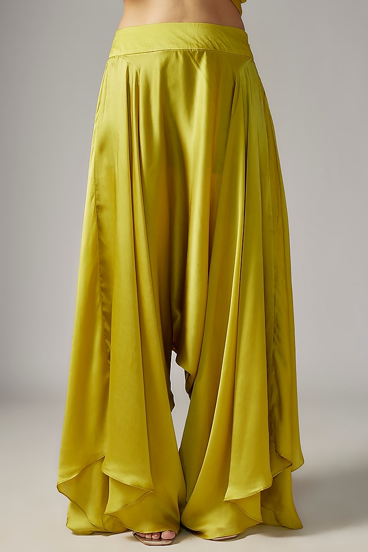 Lime Green Raw Silk & Organza Resham Embroidered Bridal Anarkali Set by Mrunalini Rao at Pernia's Pop Up Shop
